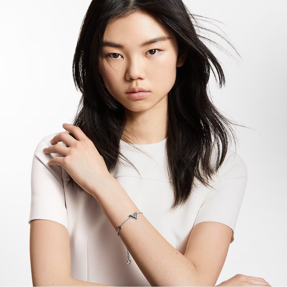 LOUIS VUITTON Essential V Bracelet
